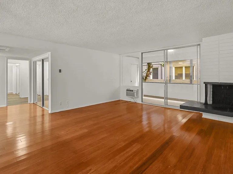 11946 Montana Ave #103 — Photo 2
