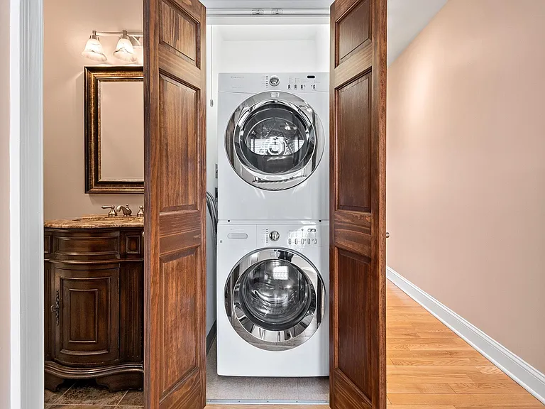 264 S Main St #3B — Photo 12