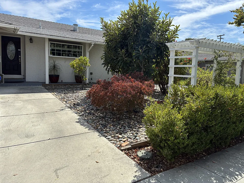 1470 Branham Ln