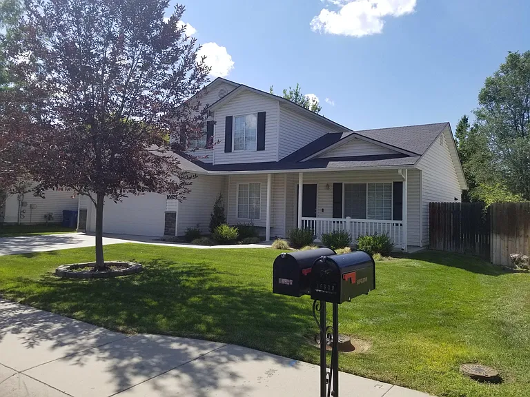 16825 Portsmouth Ln — Photo 2