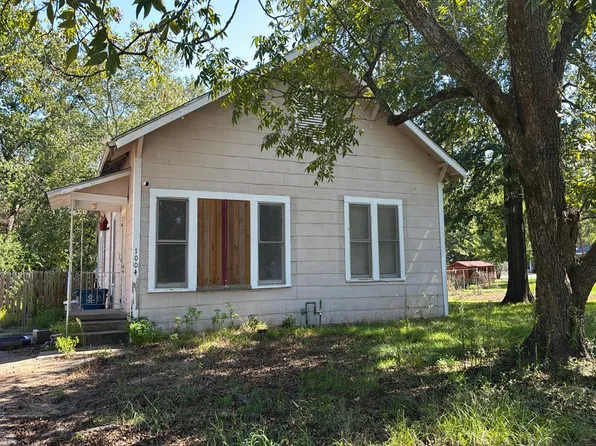 1004 Sycamore St, Mineola, TX 75773