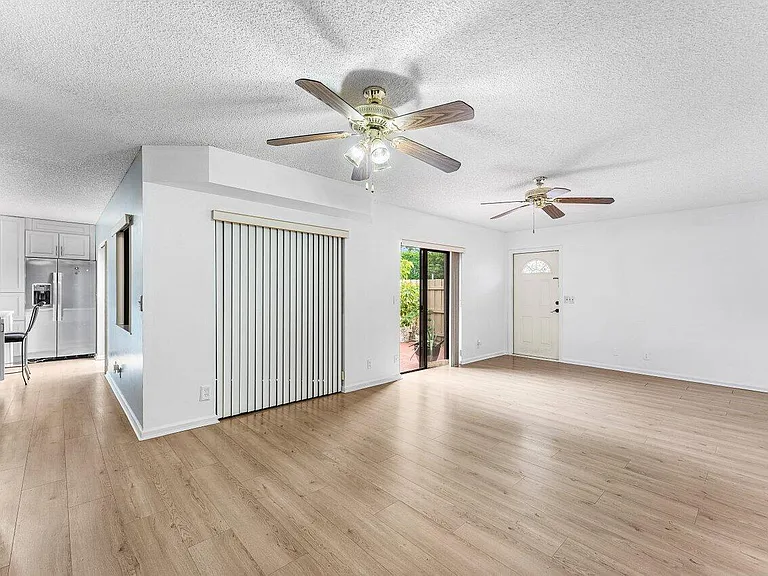 6115 Seven Springs Blvd — Photo 10
