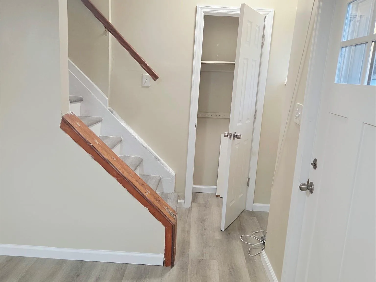4 bed, 2.0 bath, 1291 sqft, $4,700 — Photo 2