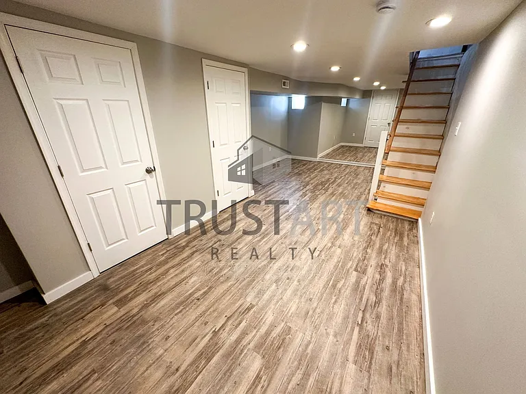 2406 E Allegheny Ave — Photo 17
