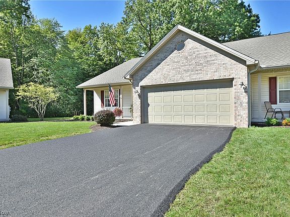 3rd image of 974 Villa Pl