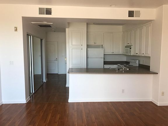 3rd image of 11670 San Vicente Blvd APT 115