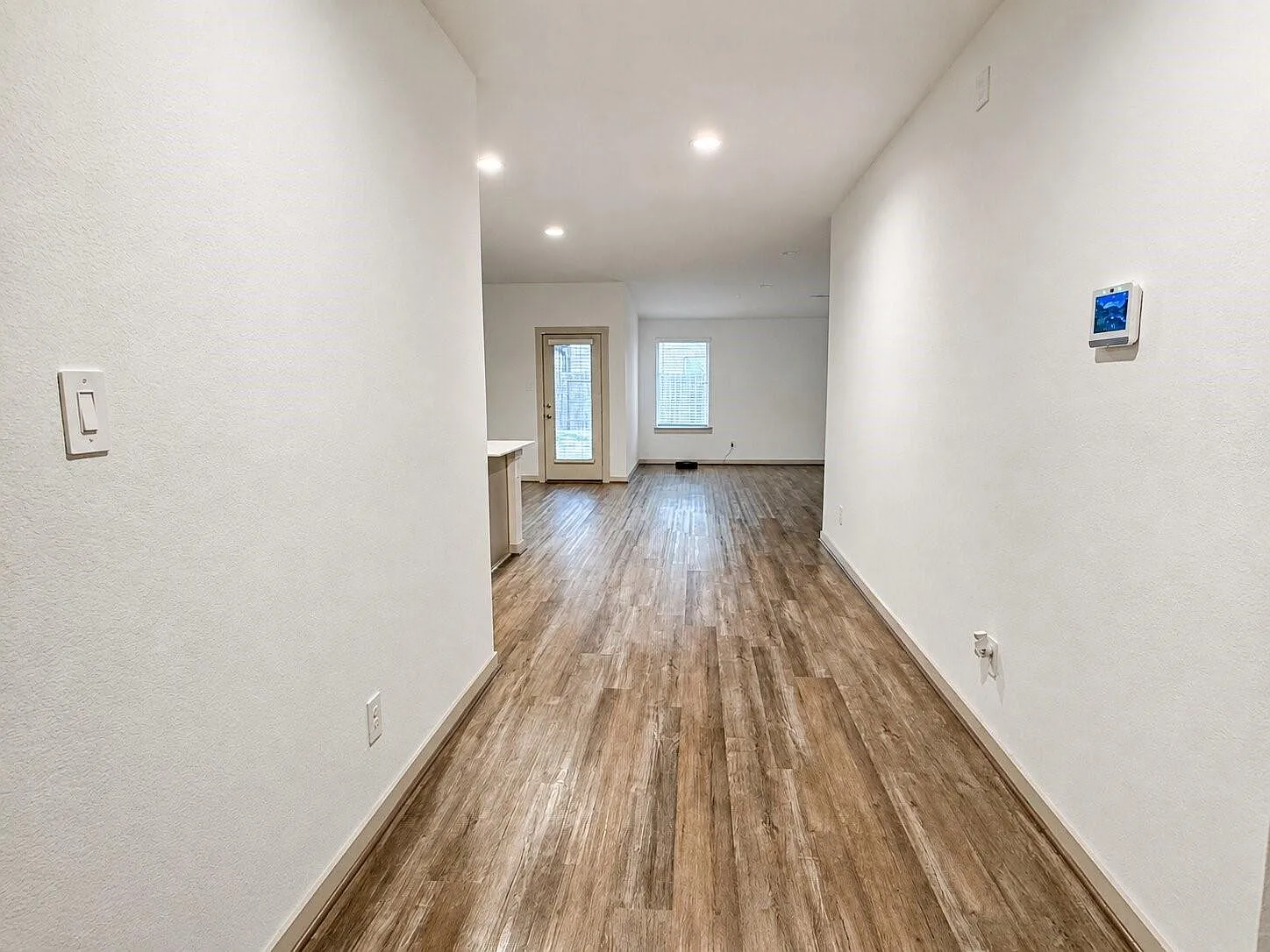 4 bed, 2.0 bath, 2147 sqft, $2,300 — Photo 3