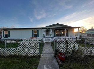 915 SW Isham St, Grants Pass, OR 97526