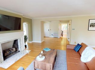 2371 SW Montgomery Dr, Portland, OR 97201