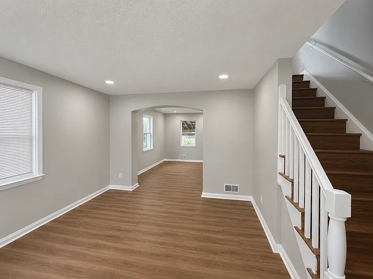 7261 Bridgewood Dr — Photo 2