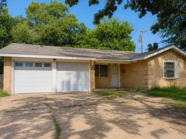 54 29th St NW, Paris, TX 75460