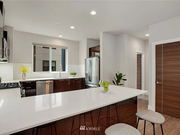 520 Fremont Walk SE — Photo 8