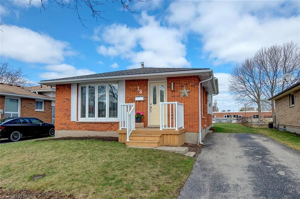 18 Fennell Cres photo 1