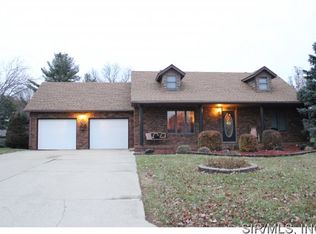 117 Cross Creek Dr, Bethalto, IL