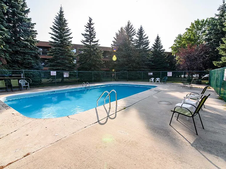 141 Strauss Dr — Photo 3