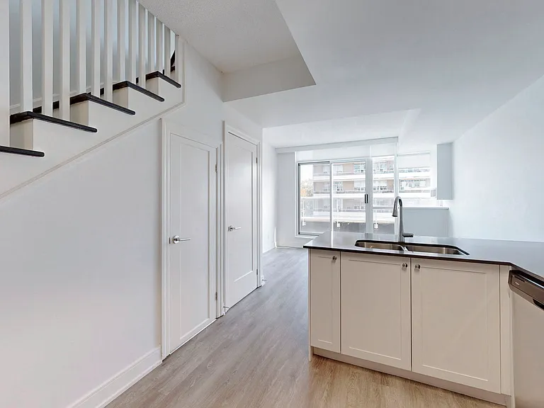 50 Spadina Rd — Photo 11