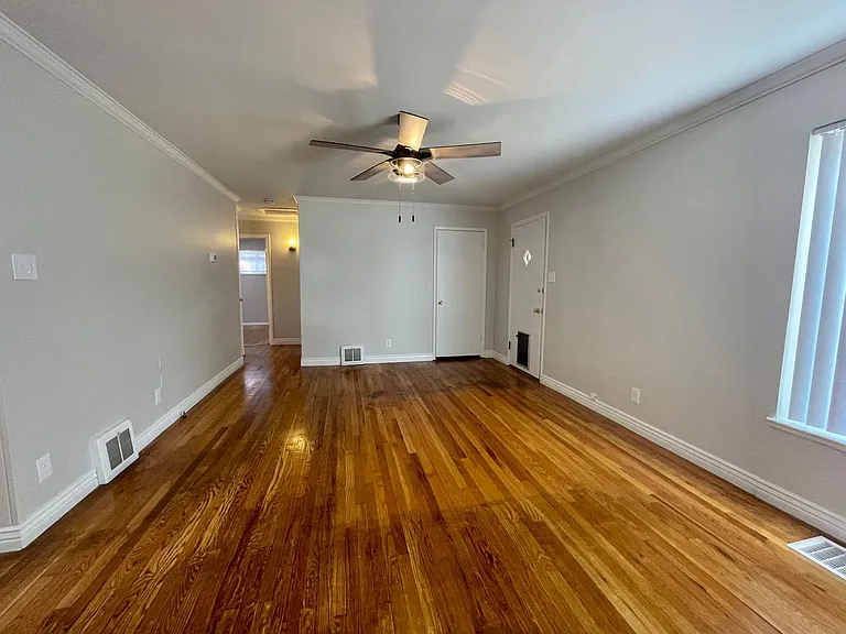 4726 E Utah Pl — Photo 2