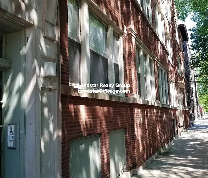 6744 N Lakewood Ave #3 — Photo 1