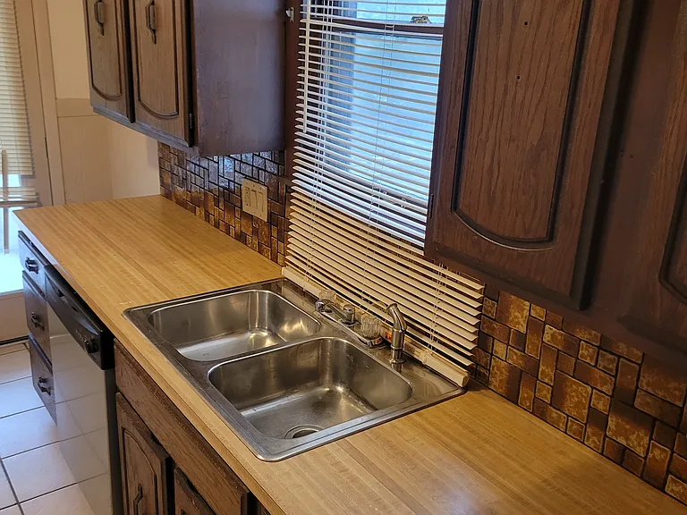 746 N Woodrow Ave — Photo 9