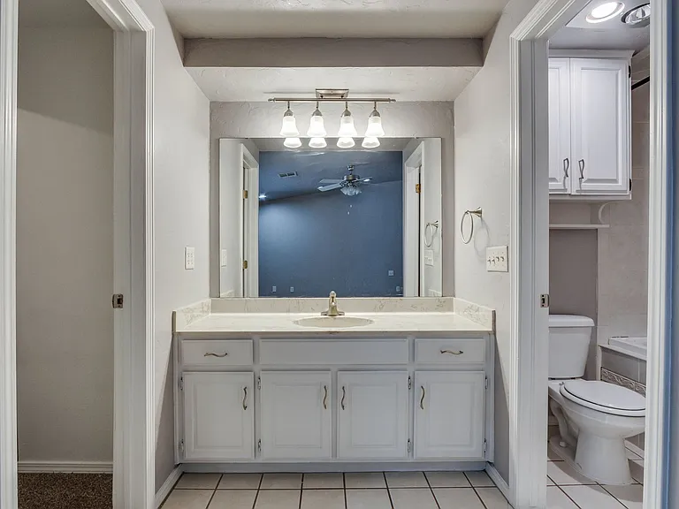 13813 Fairhill Ave — Photo 28
