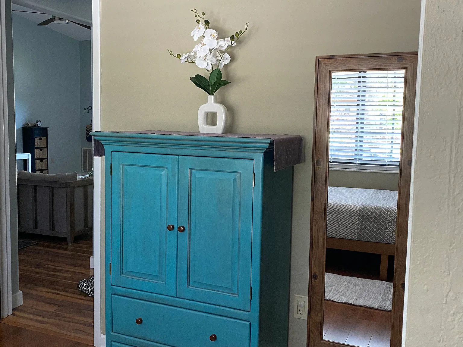 2 bed, 1025 sqft, $2,300 — Photo 3