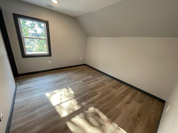 5th image of 114 Hollywood Ave #3