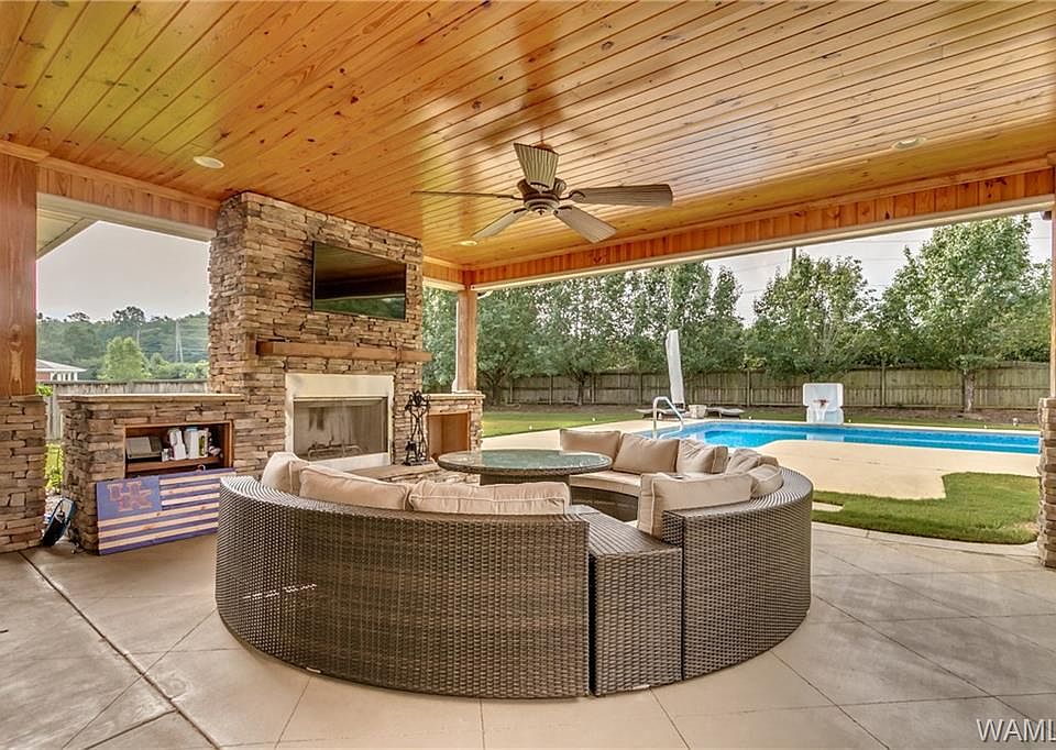 1st image of 2627 Lake Crest Ln