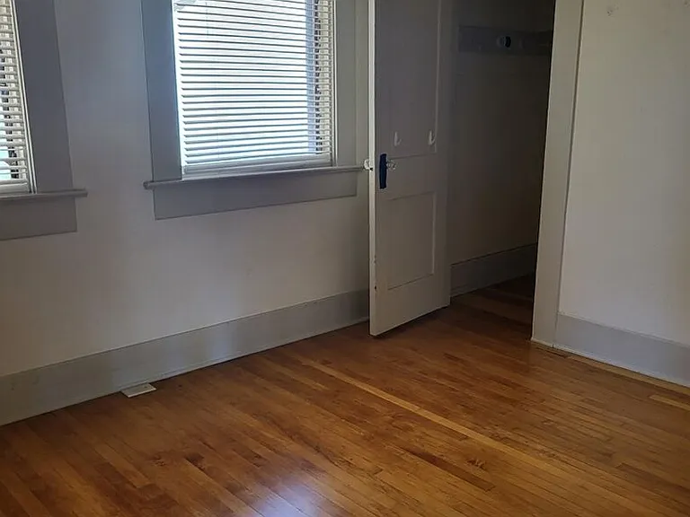 2123 Pine St — Photo 16