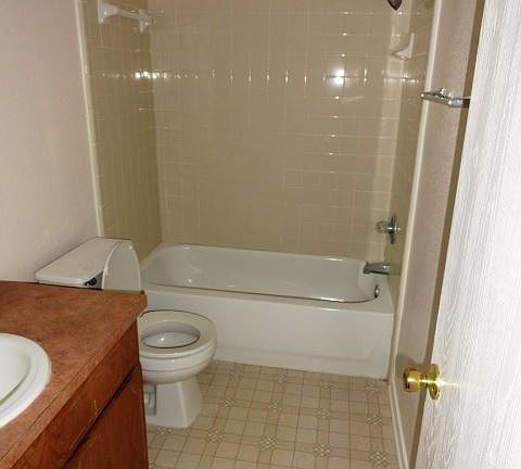 5th image of 2006 Monte Carlo Ln APT D