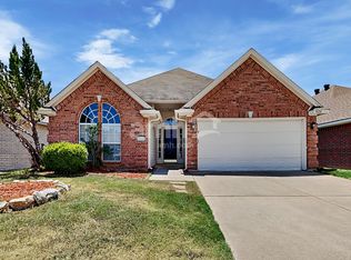 9020 Saranac Trl, Fort Worth, TX 76118
