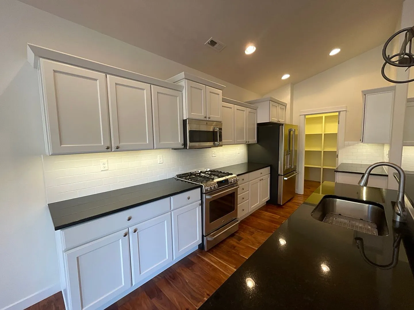 Beautiful Single-Level 3-Bedroom, 2-Bath Home in Sisters, Oregon — Photo 3