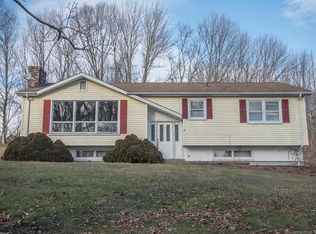 8 Douglas Dr, Canterbury, CT 06331