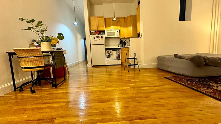 Rented by HOLTON REAL ESTATE INC. | media 18