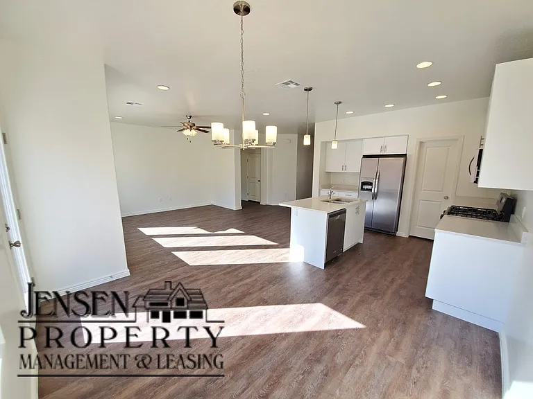 3294 E Tanoak Dr — Photo 4