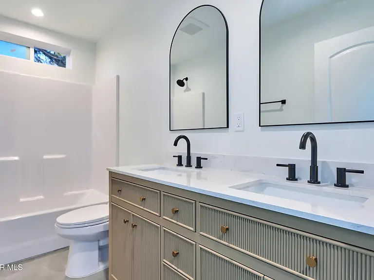 219 Sandberg St #B — Photo 22