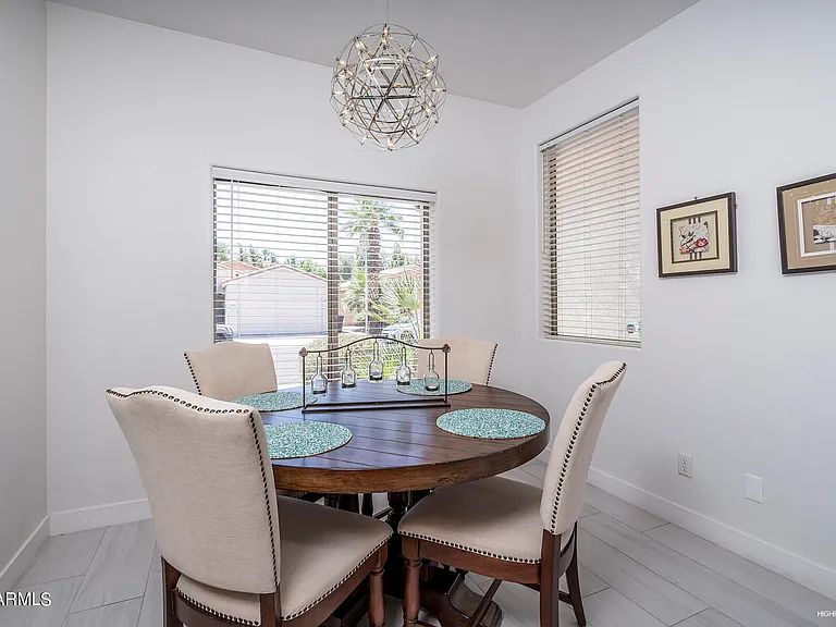 1036 E Susan Ln — Photo 10