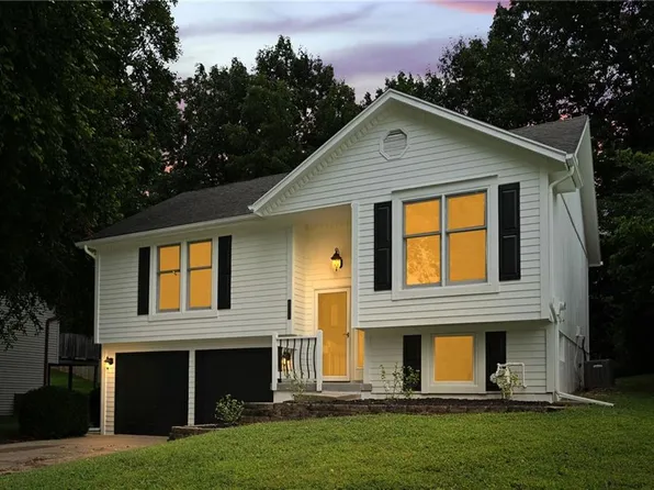 8341 N Allenton Dr, Kansas City, MO 64151