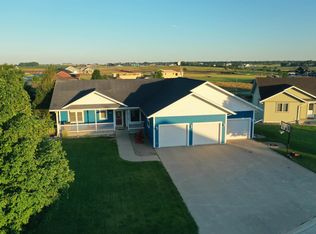 1104 Maple Ct, Alton, IA 51003