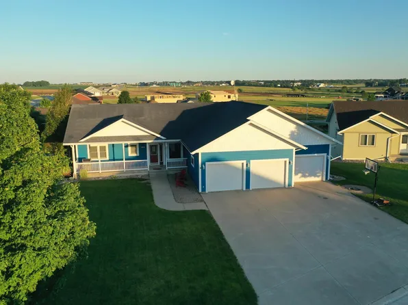 1104 Maple Ct, Alton, IA 51003