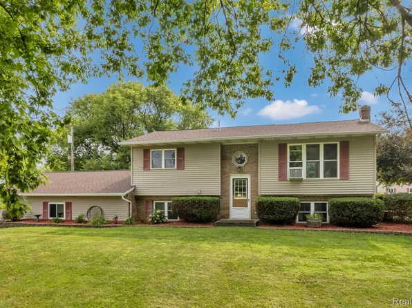 3685 Mill Rd, Dryden, MI 48428