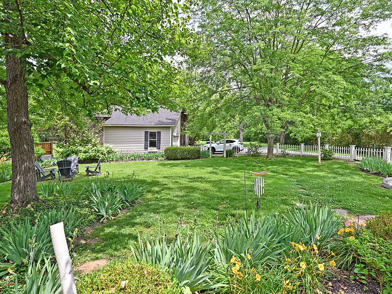 6900 Drake Rd — Photo 35