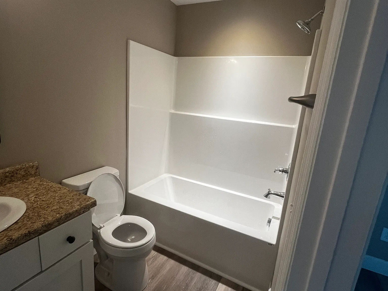 1 bed, 600 sqft, $927 — Photo 2