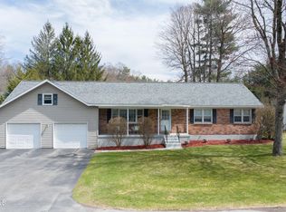 8 Lakewood Dr, Saratoga Springs, NY 12866