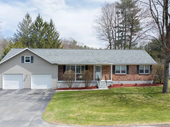 8 Lakewood Drive, Saratoga Springs, NY 12866