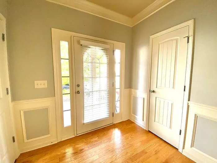 302 Montgomery Way — Photo 6