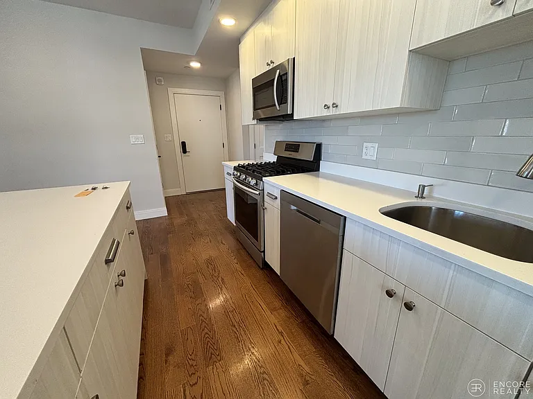 36 N Beacon St #1E — Photo 3