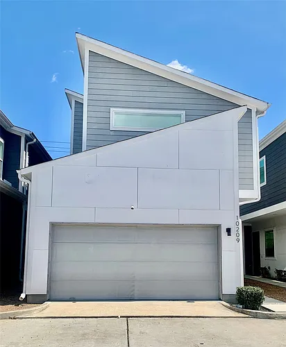 10209 Las Nubes Ave Photo 1