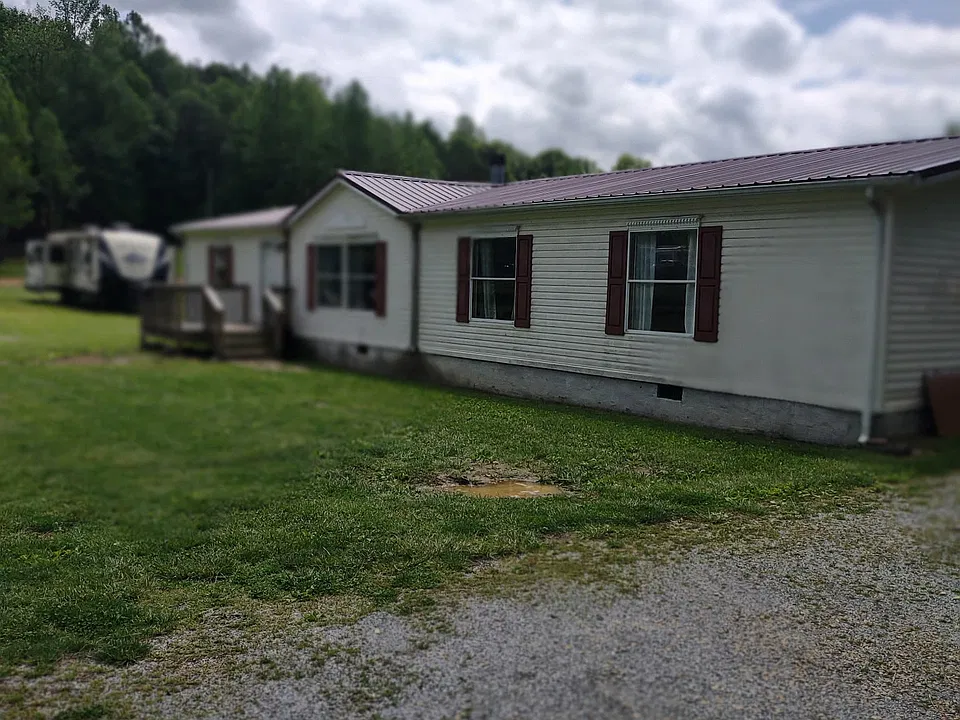300 Silver Leaf Ln