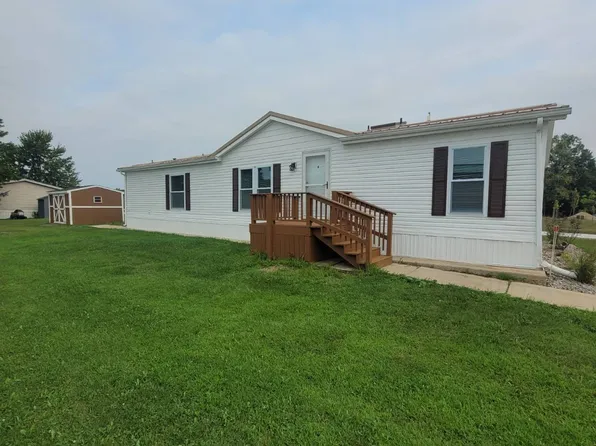 40 Huckleberry Ln #40, Three Oaks, MI 49128
