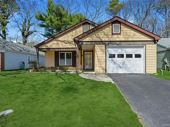 204 Belfast Lane, Ridge, NY 11961